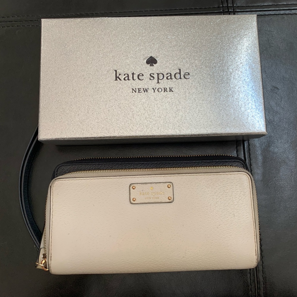 Gently used Kate Spade bifold wallet/wristlet